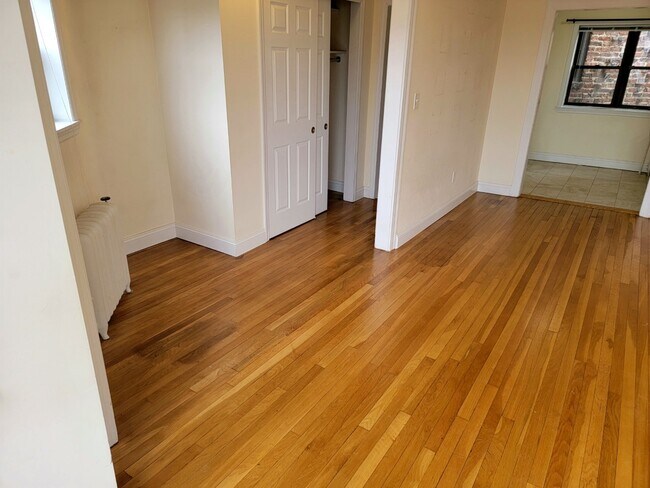 Photo - 235 Larchmont Ave Unit 3a