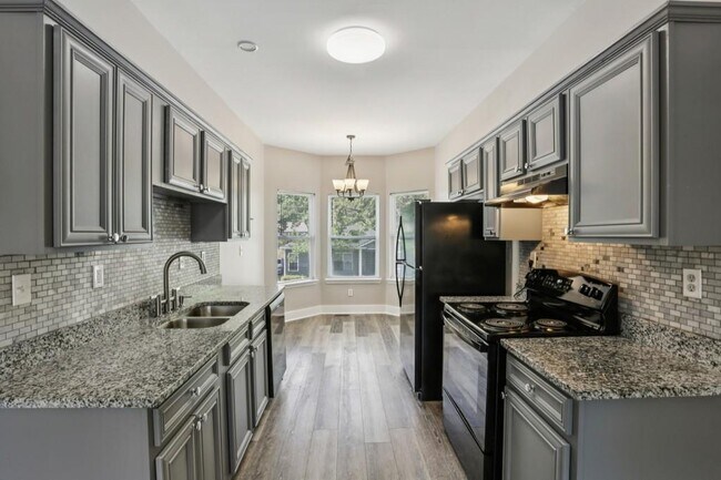 Photo - 751 Prince Pl NW