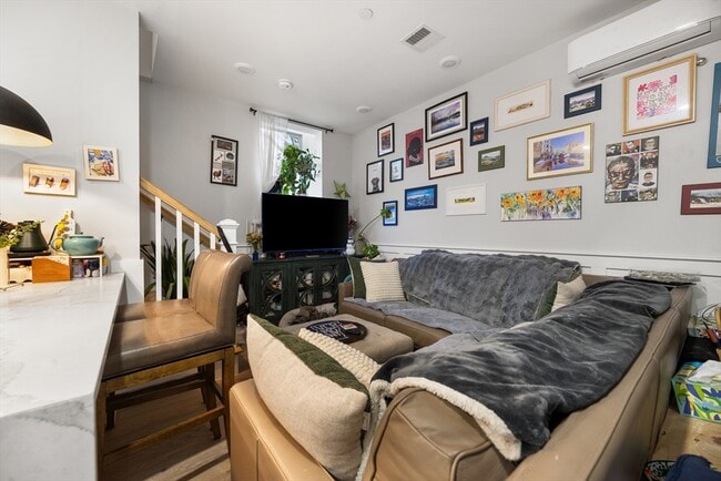 Photo - 300 Somerville Ave Unidad D