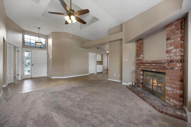 Photo - Beautiful 3 Bedroom, 2 Bathroom Home with Spacious Yard!