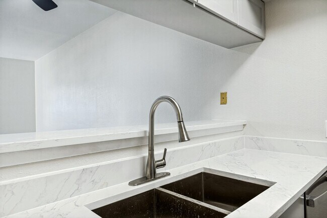 Photo - 2626 Holly Hall St Unit 605