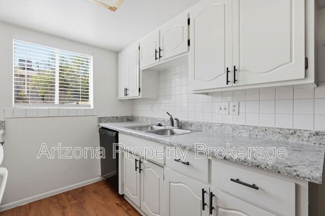 245 E Vine Cir