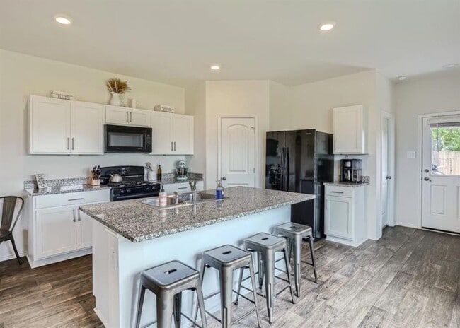 Photo - 259 Levi Lndg