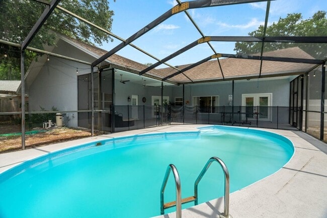 Building Photo - Chic Stylish Pool House newly renovated