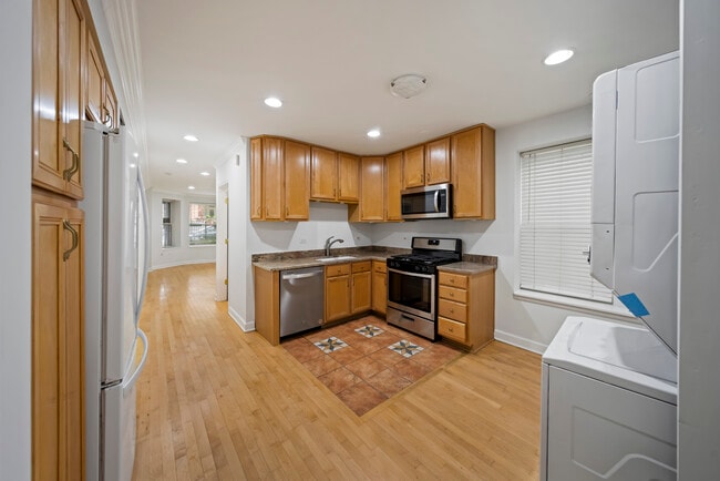 Building Photo - 2325 W Rice St Unit gard Rental