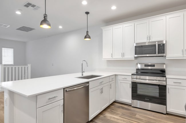 Building Photo - Brand New luxurious Model Home with 2 Master Suites in Warner Meadow