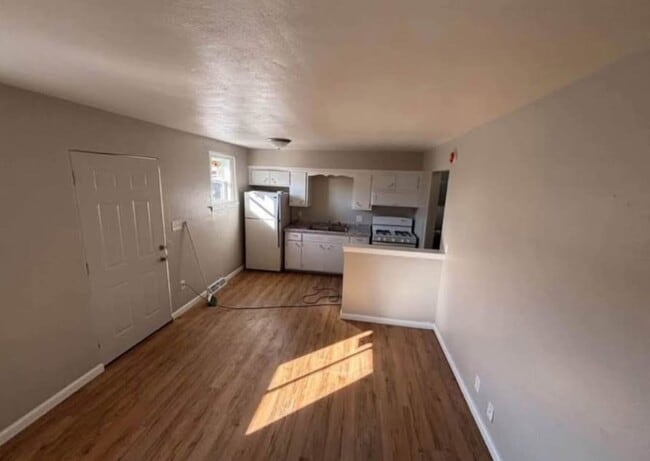 Building Photo - 212 Davis St Unit 2