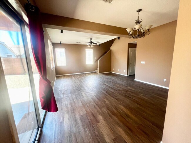 Photo - 879 E Stottler Dr