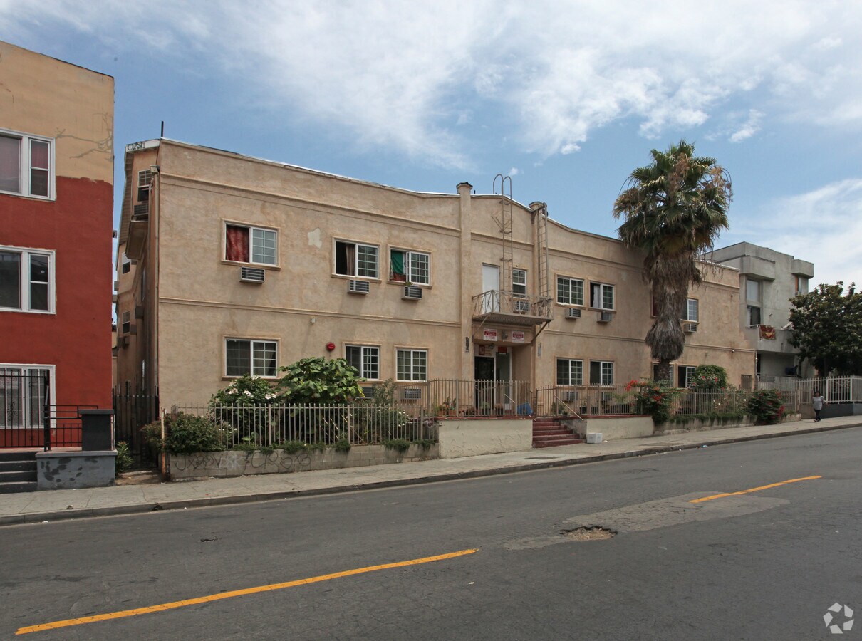 Photo - 830 S Westlake Ave Apartments