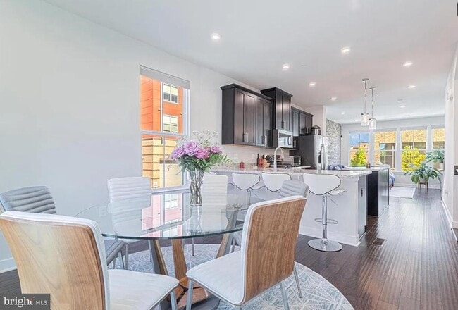 Photo - 6215 Herald St