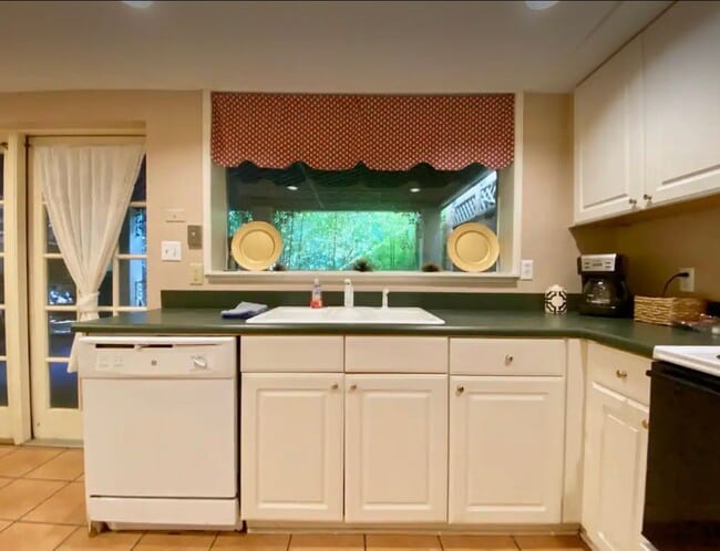 Photo - 207 W Jones St Unit Garden Apartment A