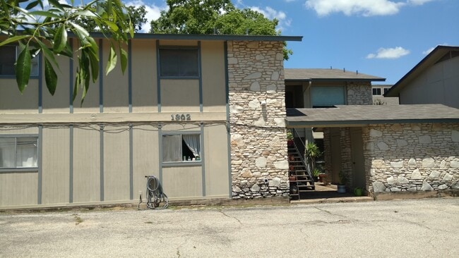 Building Photo - Cool 4-Plex walking distance to Zilker Park and Barton Springs