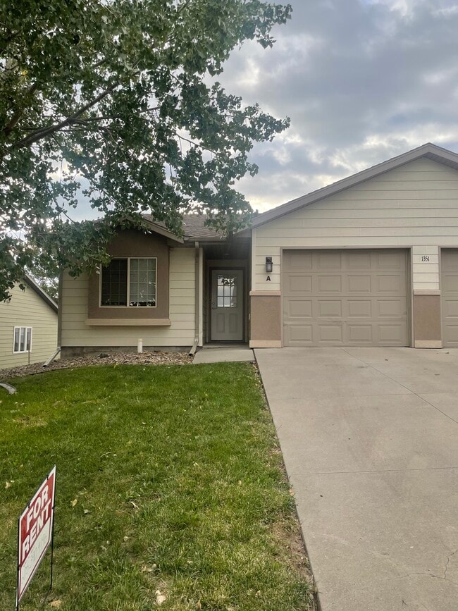 Building Photo - 1351 E Oakland St