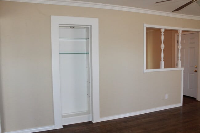 Photo - 207 E Rickenbacker Dr