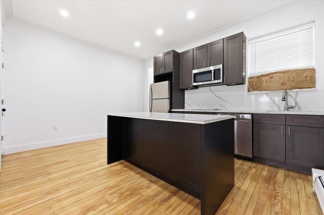 Building Photo - 1122 Washington St