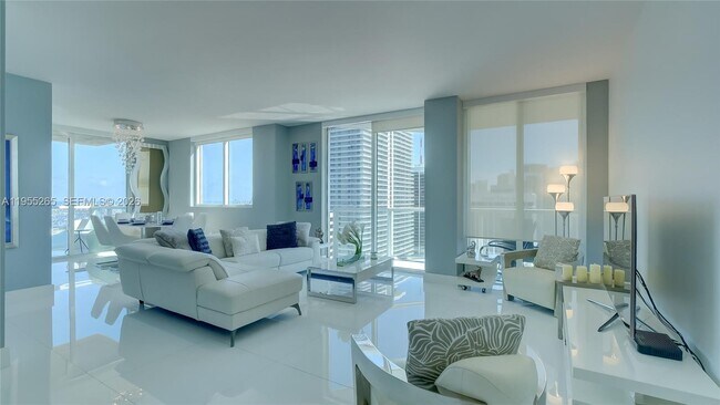 Photo - 253 NE 2nd St Unidad 3509