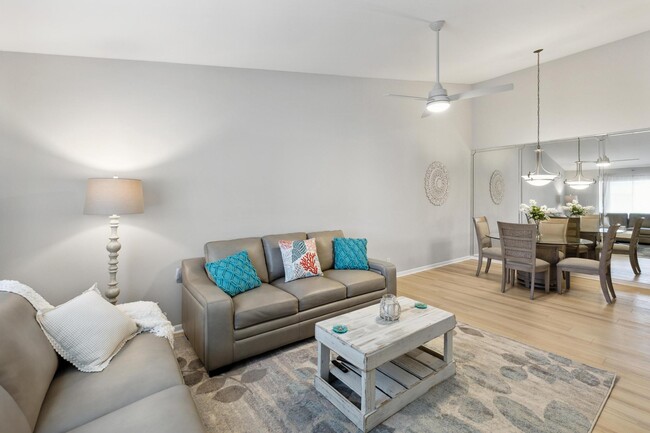 Photo - 6271 Chasewood Dr Unidad f