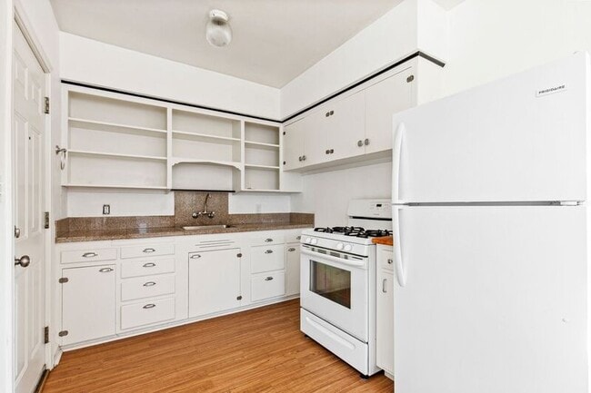 Photo - 931 NE Alberta St