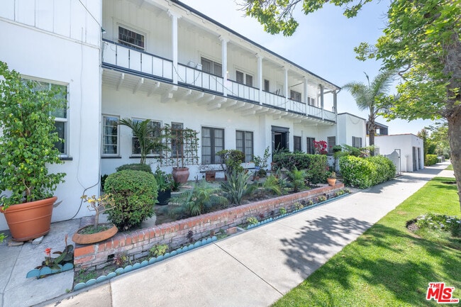 Photo - 1010 S Point View St