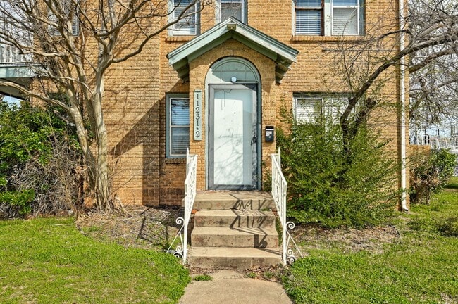 Photo - Charming 2-Bed, 1-Bath Upstairs Duplex Near the Paseo District * * * $350 MOVE-IN SPECIAL * * *