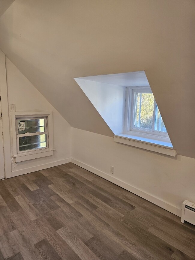 Photo - 210 Baldwin St