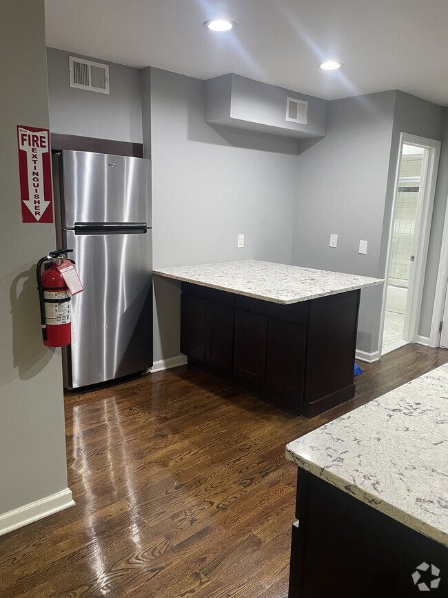 Building Photo - 270 New York Ave Unit UTILITIES INCLUDED Rental