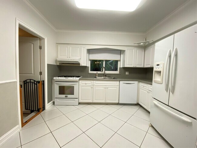 Photo - 1049 Van Buren St