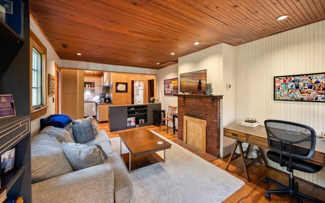 Photo - Adorable 1 Bed, 1 bath cottage available July 2021 - Amazing Location!