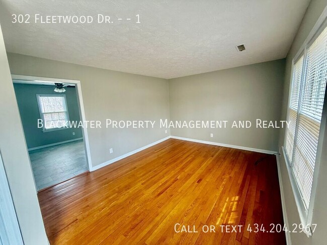 Photo - 302 Fleetwood Dr Unit 1