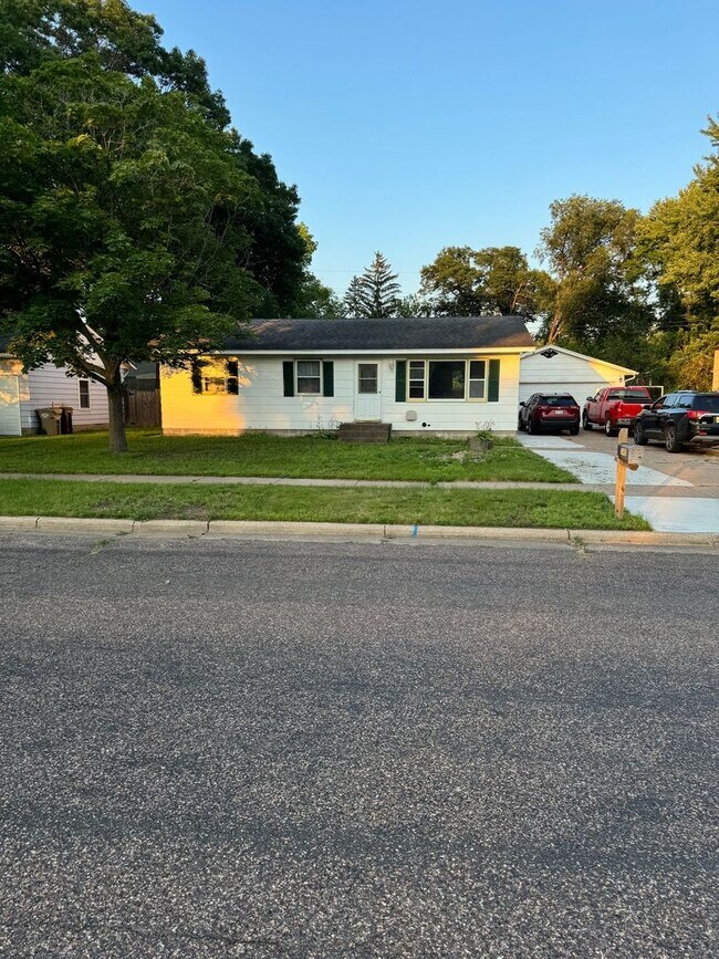 3 Bedroom Single Family Home in Eau Claire - 3 Bedroom Single Family Home in Eau Claire