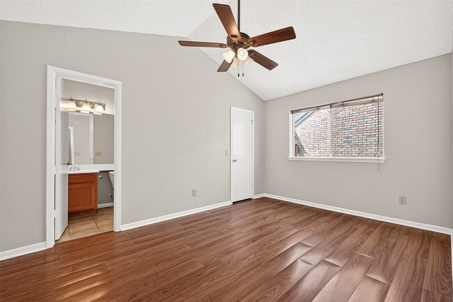 Building Photo - 3111 E Heatherock Cir