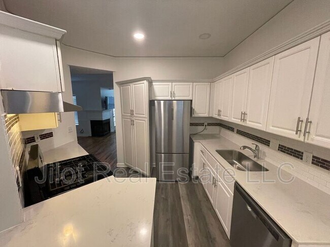 Photo - 61 Fulton St SE