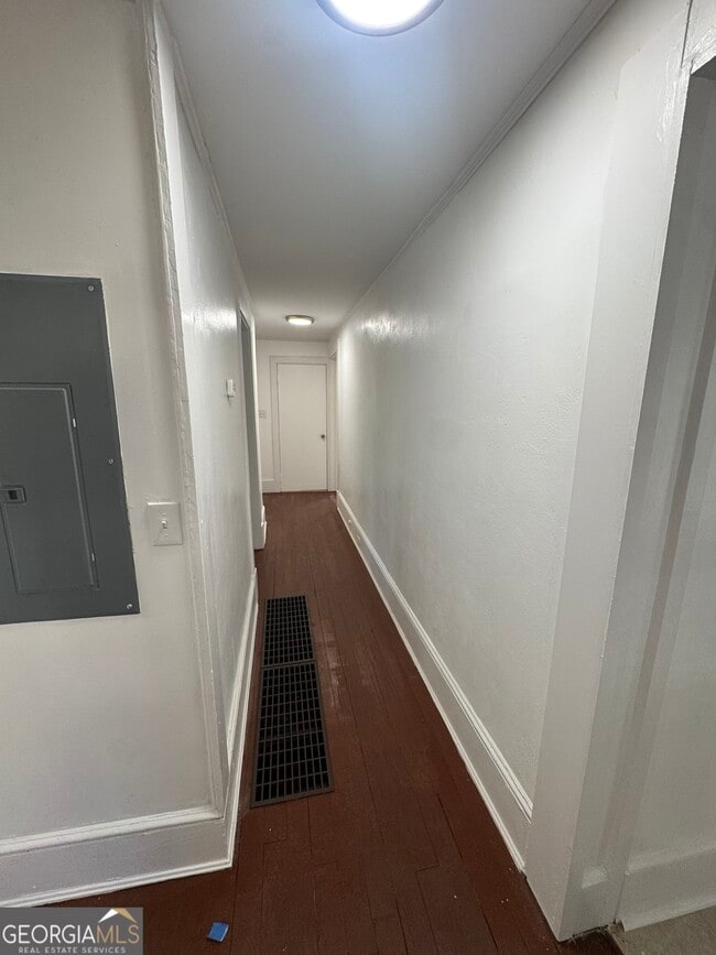 Photo - 415 Hopkins St SW