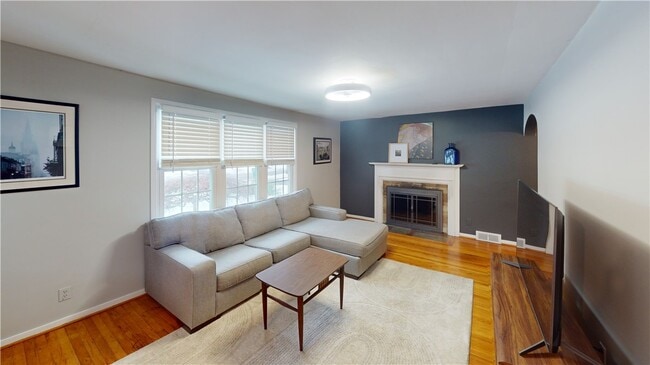 Photo - 940 S Grosvenor Rd