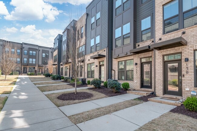 Building Photo - (Coming Soon) 3 Bedroom Townhome minutes from South End!