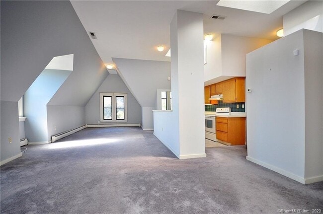 Building Photo - 12 Charter Oak Pl Unit 3F