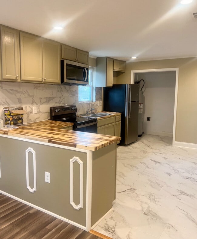 Photo - 1045 Sparrow St