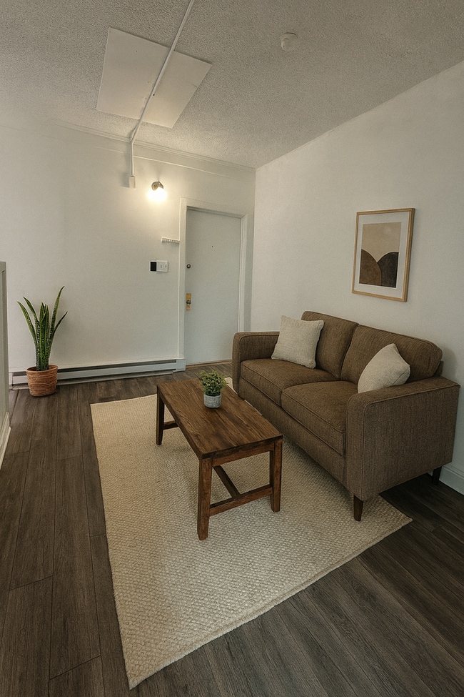 Building Photo - 1012 W Main St Unit Apt 3