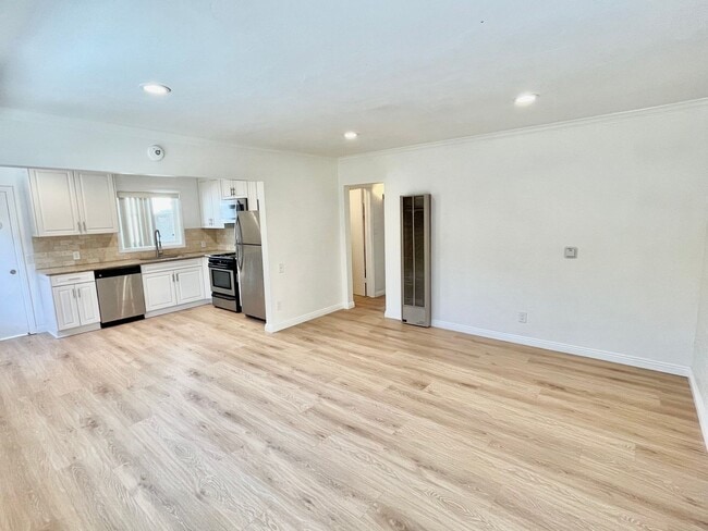 Photo - 2 bed 1 bath Apt in North Park Area Unit 4141
