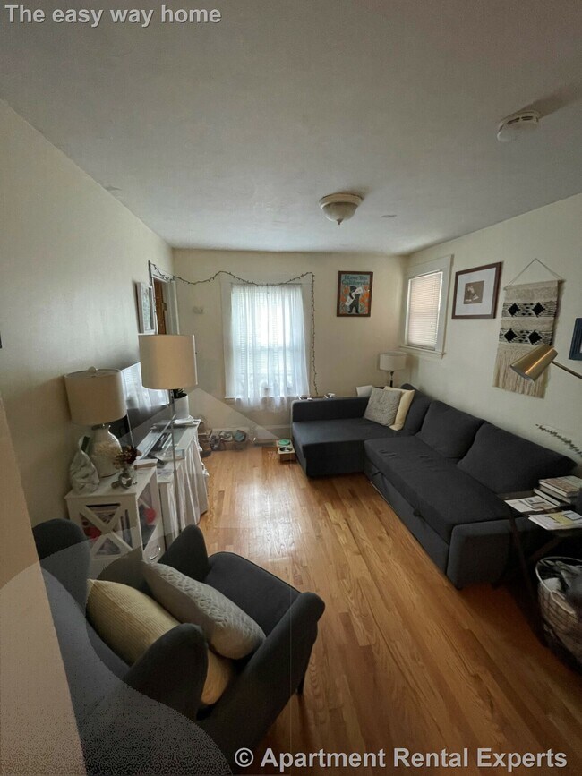 17 Bay St Unit 1R