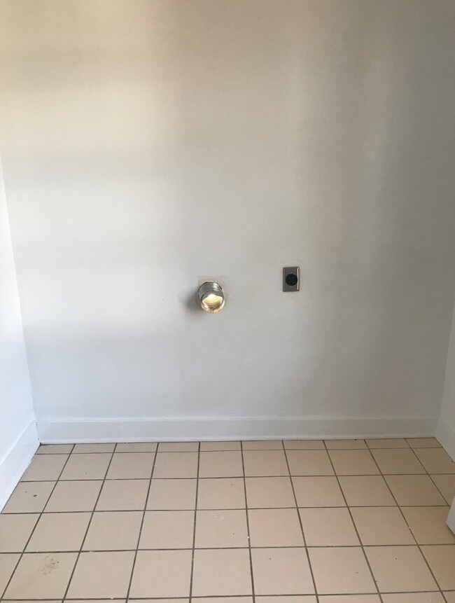 Photo - 1202 N McGuire Ave Casa