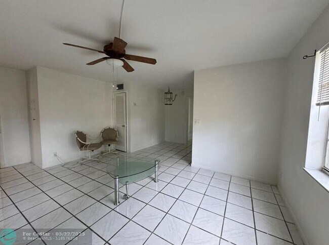 Photo - 1211 NE 14th Ave Apartment Unit 4