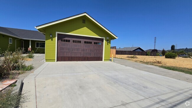 Building Photo - Recently built off Mark West Springs Road Rental