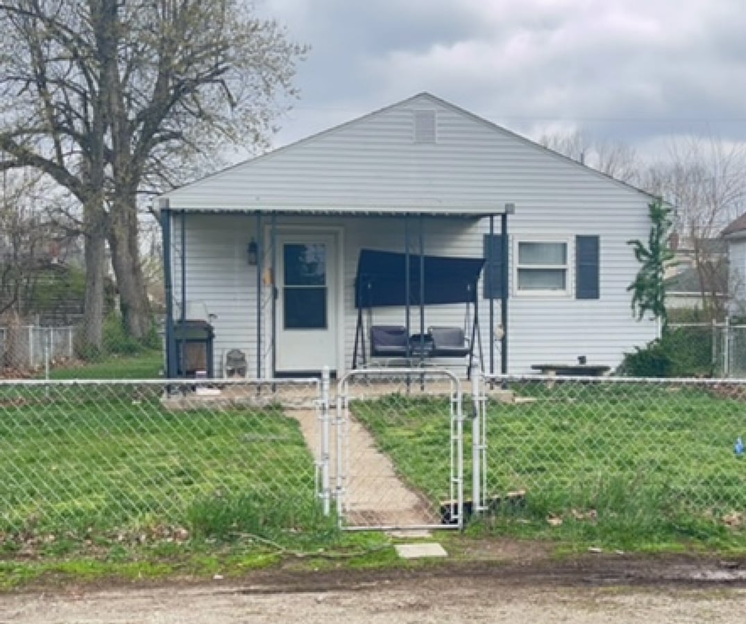 Three Bedroom with Garage Parking!! - Three Bedroom with Garage Parking!!