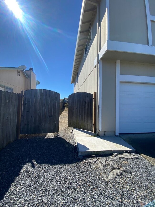 Photo - Spacious 2 Bed 2 Bath PG&E & Water Included~