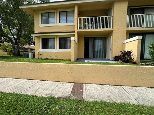 Photo - 410 NW 214th St Unit 105