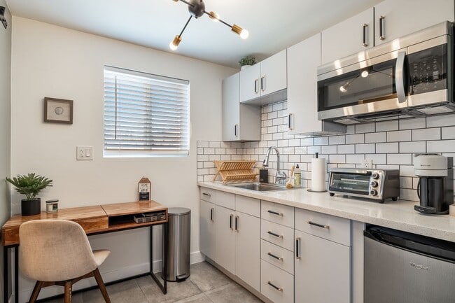 Photo - 2145 W Fairmount Ave