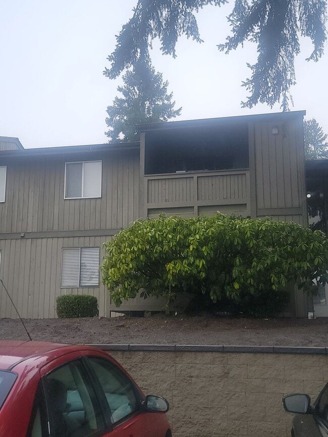 Photo - 2 Bedroom, North Tacoma, $1395 + $100 w/s/g = $1495.00, upper floor apartment