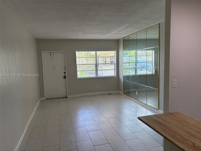 Photo - 1301 N 12th Ct Unit 5A