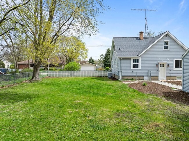 Photo - 112 E Page St House